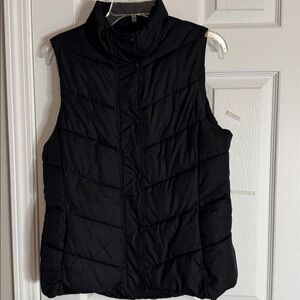 GAP Quilted Puffer Vest - Size Women’s Medium